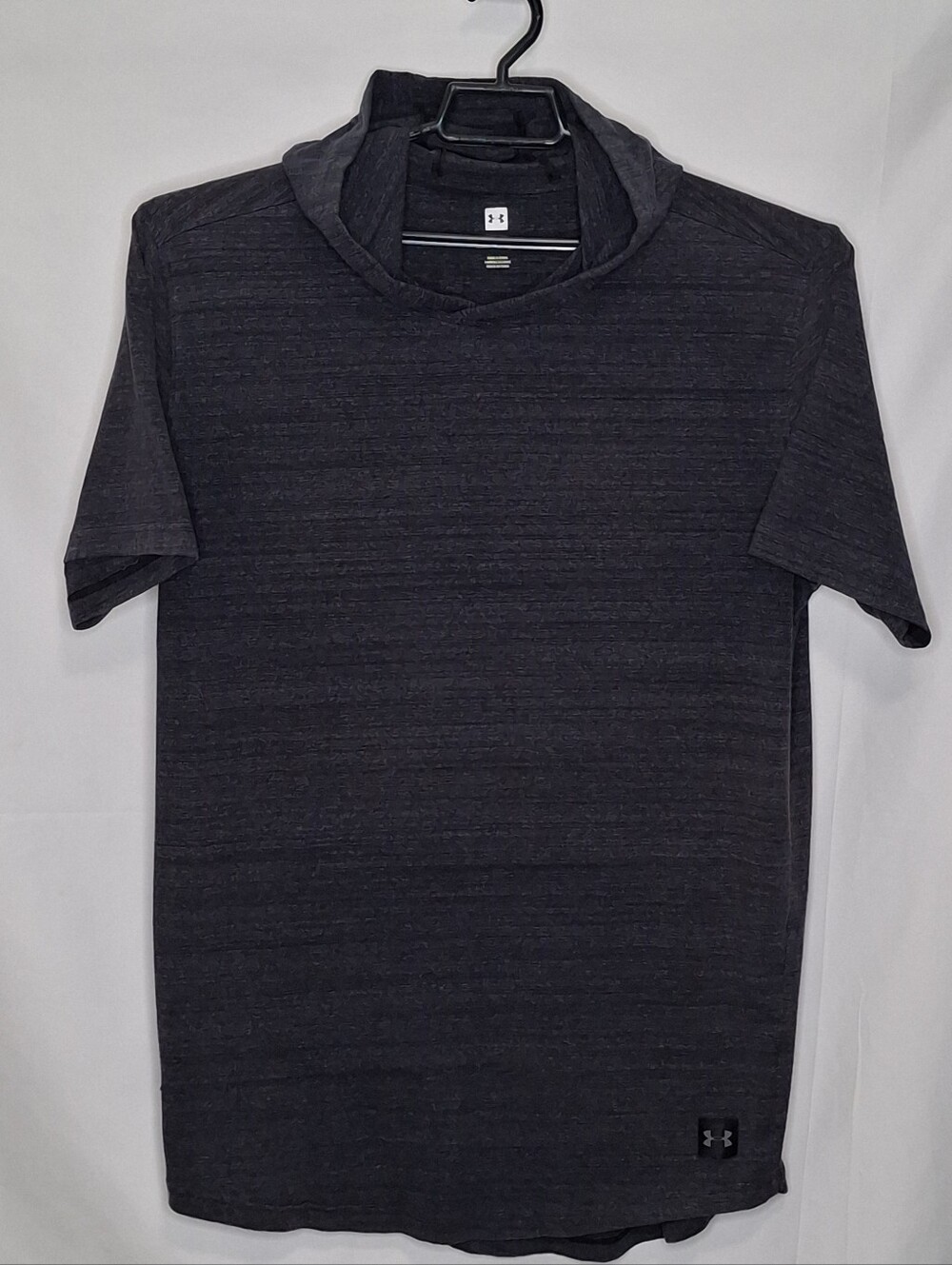 Under Armour Men’s Short Sleeve Hooded T-Shirt Size XL